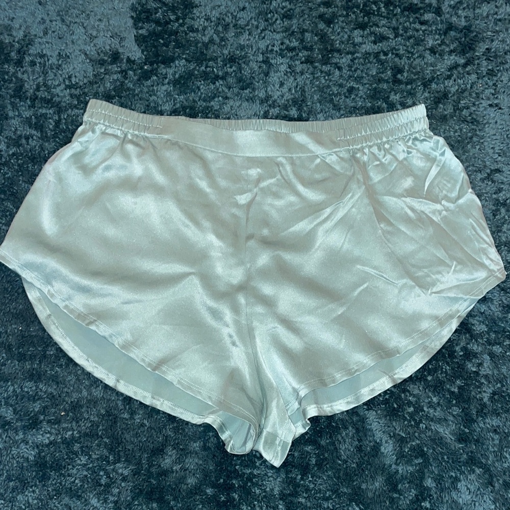 Lunya silk sleep shorts size XL